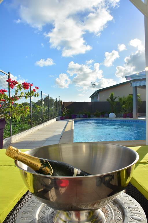 Villa Amethyste Avec Grande Piscine Privee, Jardin Clos, Parking Prive Le Robert Exteriör bild