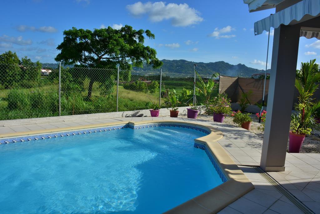 Villa Amethyste Avec Grande Piscine Privee, Jardin Clos, Parking Prive Le Robert Exteriör bild