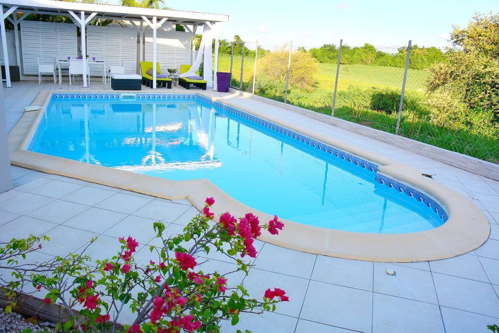 Villa Amethyste Avec Grande Piscine Privee, Jardin Clos, Parking Prive Le Robert Exteriör bild